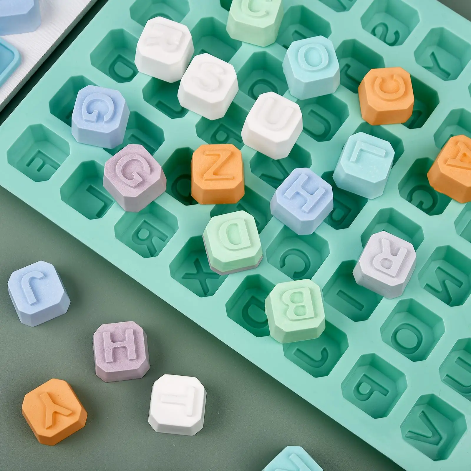 48 文字英語アルファベット文字シリコーン型石鹸型ケーキカッ - Natural Making Soap のレビューと価格